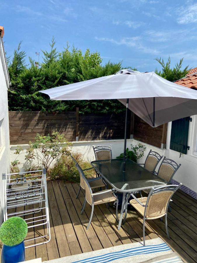 Agreable Maison De Ville Avec Une Belle Terrasse อองเกลต์ ภายนอก รูปภาพ