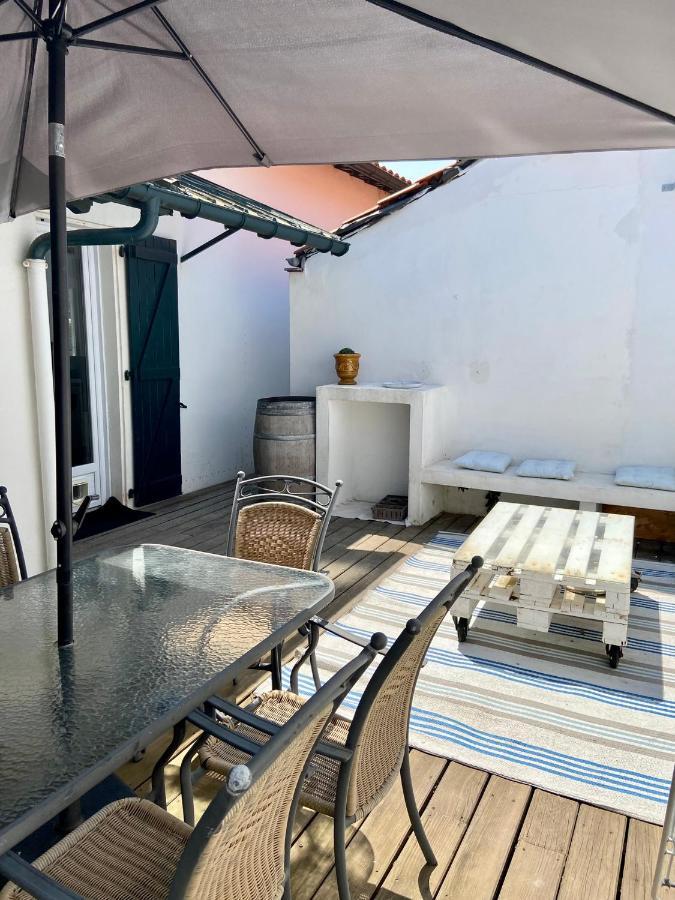 Agreable Maison De Ville Avec Une Belle Terrasse อองเกลต์ ภายนอก รูปภาพ