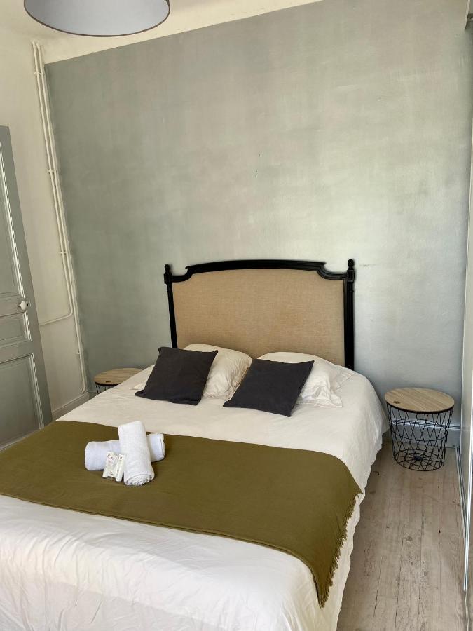 Agreable Maison De Ville Avec Une Belle Terrasse อองเกลต์ ภายนอก รูปภาพ